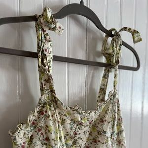 Adorable floral flowy dress